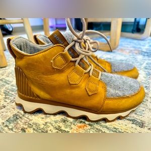 Sorel Kinetic Caribou Snow Boots Women’s Sz 8.5 Light Brown & Gray